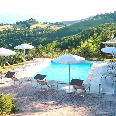 Moderner Neubau Bestehend Aus Zwei Unabhaengigen Wohneinheiten Mit Panoramapool Und Garten * Acqualagna