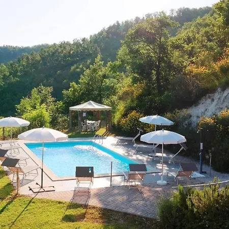Vakantiehuis Moderner Neubau Bestehend Aus Zwei Unabhaengigen Wohneinheiten Mit Panoramapool Und Garten Acqualagna