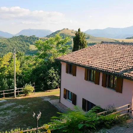 Moderner Neubau Bestehend Aus Zwei Unabhaengigen Wohneinheiten Mit Panoramapool Und Garten Acqualagna
